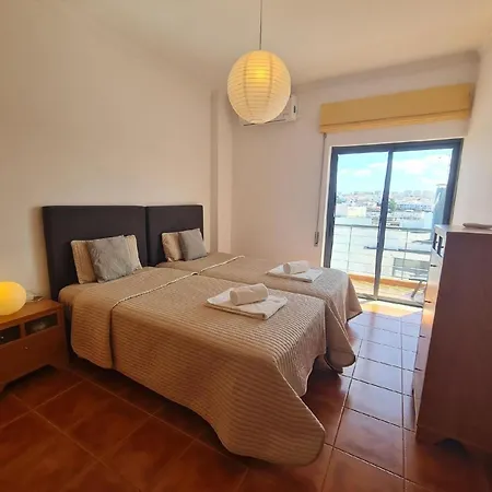 Klimatisierte Ferienwohnung, Und Stadtnah Lägenhet